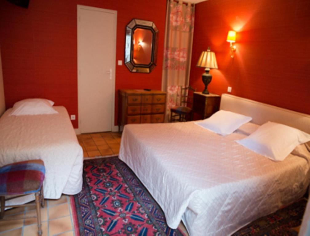 Hotel Le Petit Pont Moncé-en-Belin Zimmer foto
