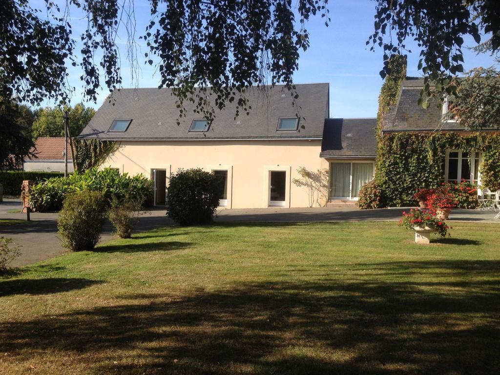 Hotel Le Petit Pont Moncé-en-Belin Exterior foto