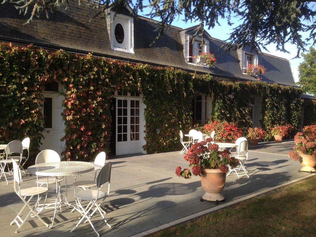 Hotel Le Petit Pont Moncé-en-Belin Exterior foto