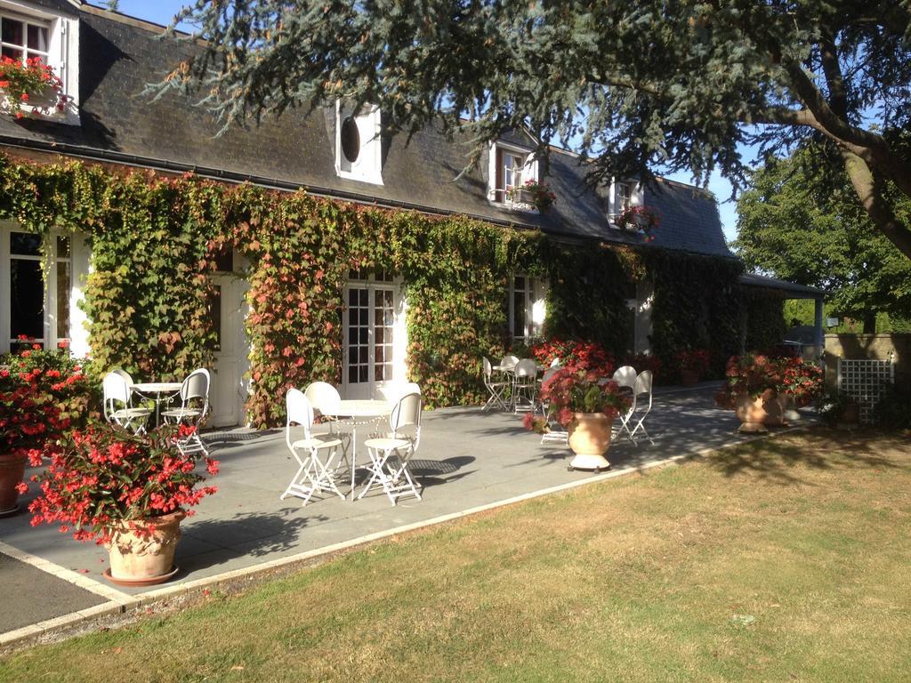 Hotel Le Petit Pont Moncé-en-Belin Exterior foto